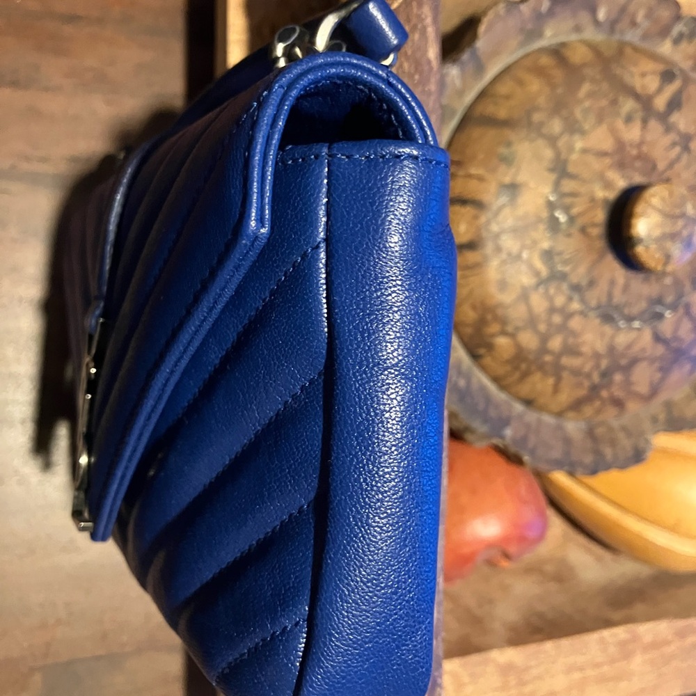 Saint Laurent Royal Blue WALLET ON A CHAIN - Picture 5 of 16